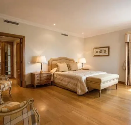 Villa Quinta Sula - 5 Min Walk To Beach - Big Grand House - 15 Mins To Lake