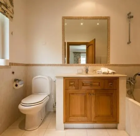 Quinta Sula - 5 Min Walk To Beach - Big Grand House - 15 Mins To Lake Villa